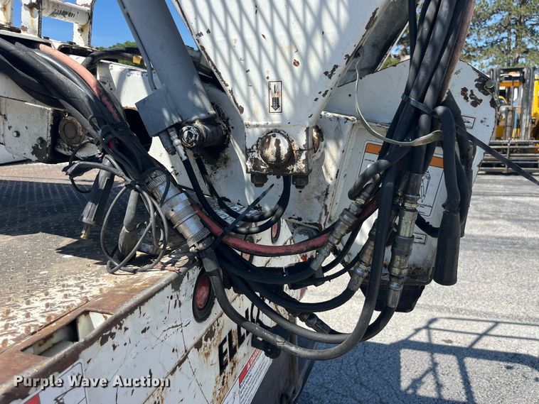 image for item EK8614 2005 International  4300 bucket truck