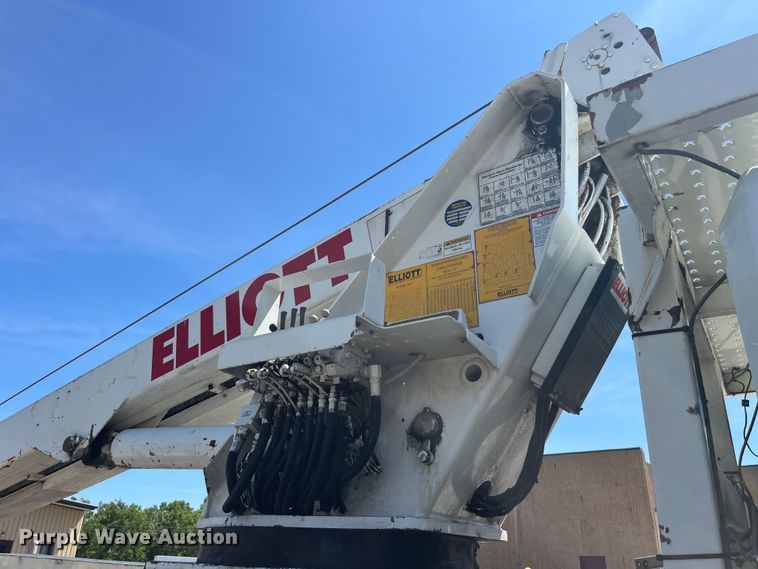 image for item EK8614 2005 International  4300 bucket truck