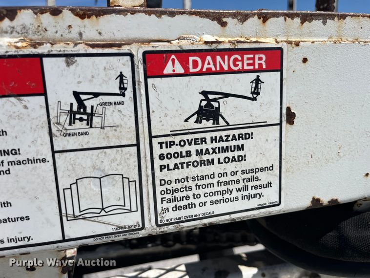 image for item EK8614 2005 International  4300 bucket truck