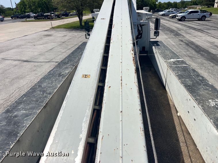 image for item EK8614 2005 International  4300 bucket truck