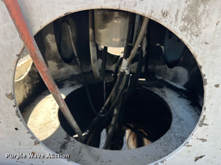 image for item EK8614 2005 International  4300 bucket truck