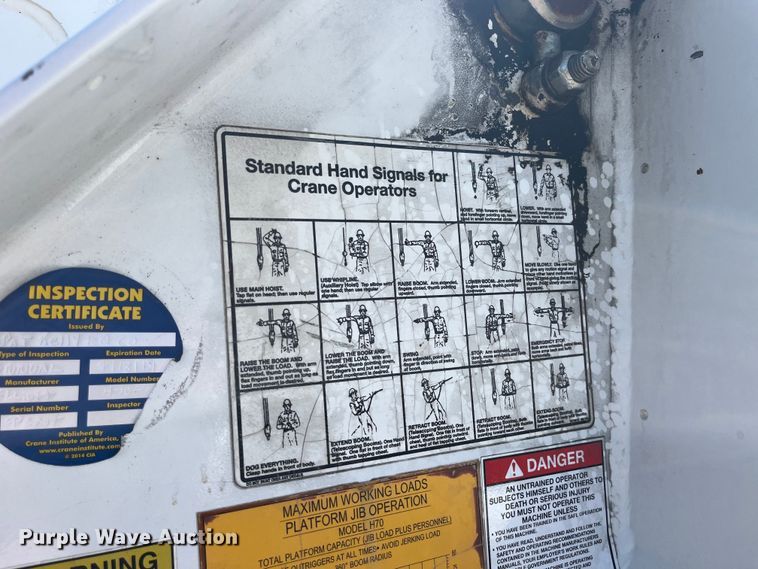 image for item EK8614 2005 International  4300 bucket truck