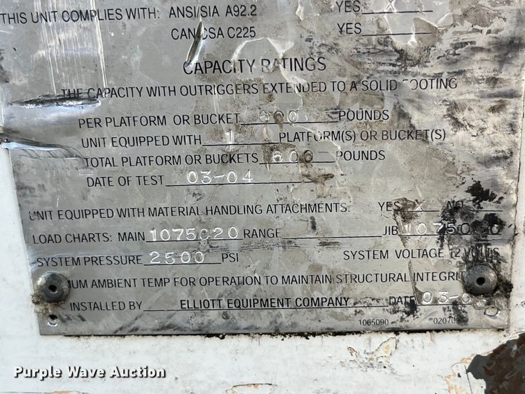 image for item EK8614 2005 International  4300 bucket truck