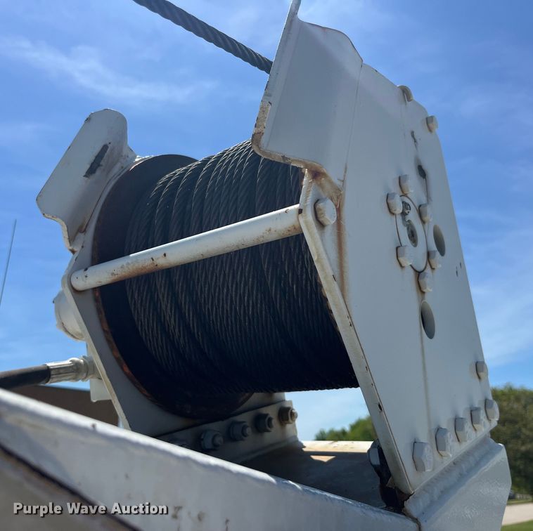 image for item EK8614 2005 International  4300 bucket truck