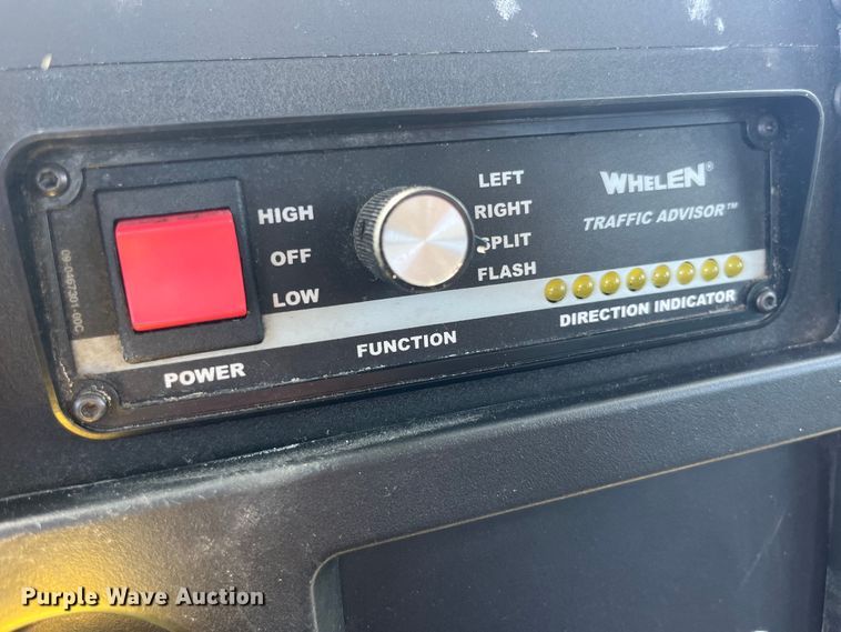 image for item EK8614 2005 International  4300 bucket truck