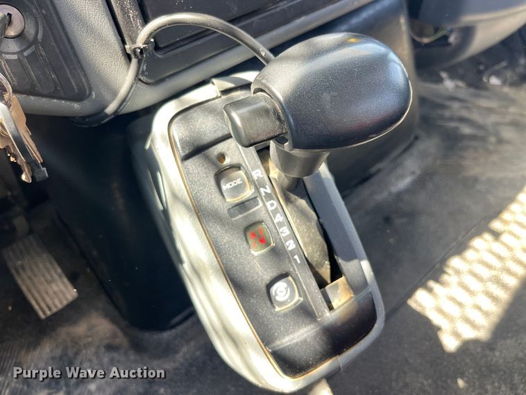 image for item EK8614 2005 International  4300 bucket truck