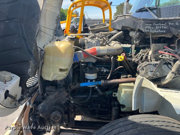 image for item EK8614 2005 International  4300 bucket truck