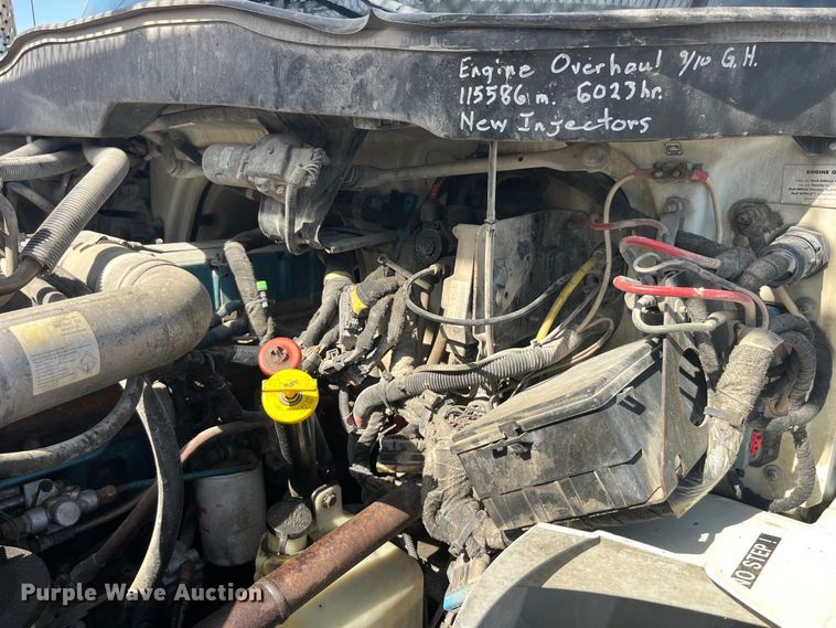 image for item EK8614 2005 International  4300 bucket truck