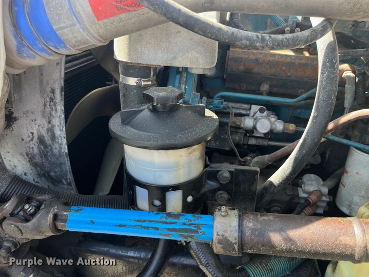 image for item EK8614 2005 International  4300 bucket truck