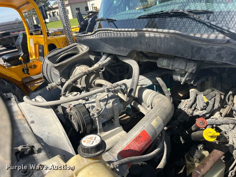 image for item EK8614 2005 International  4300 bucket truck