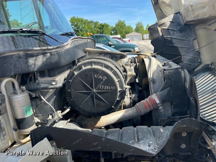 image for item EK8614 2005 International  4300 bucket truck