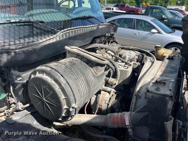 image for item EK8614 2005 International  4300 bucket truck