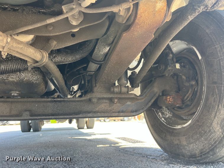 image for item EK8614 2005 International  4300 bucket truck