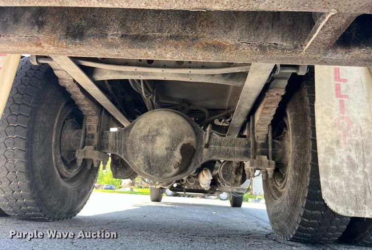 image for item EK8614 2005 International  4300 bucket truck