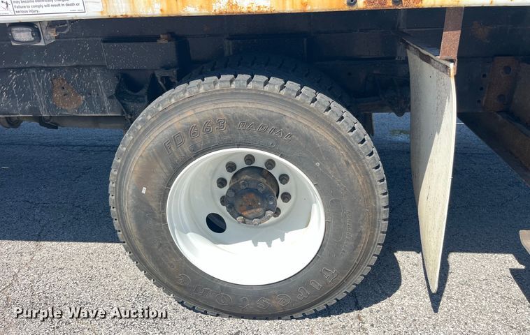 image for item EK8614 2005 International  4300 bucket truck