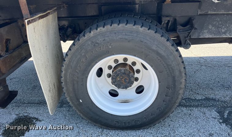 image for item EK8614 2005 International  4300 bucket truck