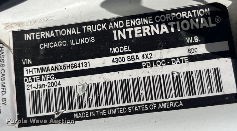 image for item EK8614 2005 International  4300 bucket truck