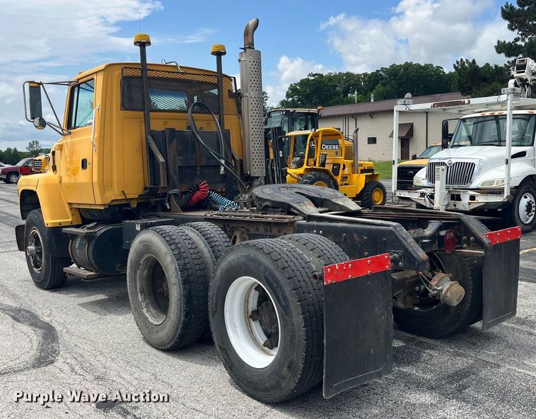 image for item EK8619 1995 Ford L9000 semi truck