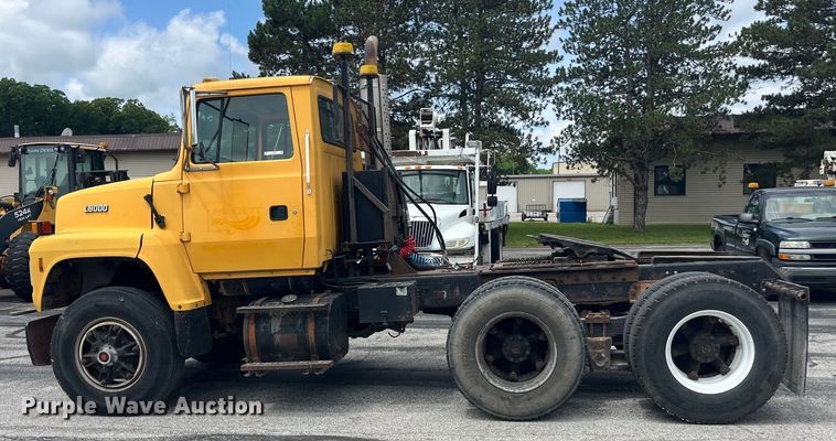 image for item EK8619 1995 Ford L9000 semi truck