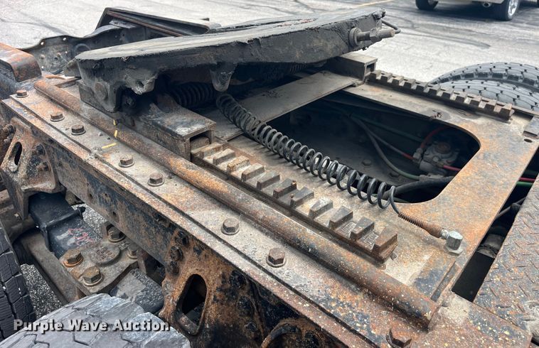 image for item EK8619 1995 Ford L9000 semi truck