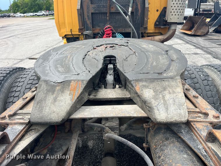 image for item EK8619 1995 Ford L9000 semi truck