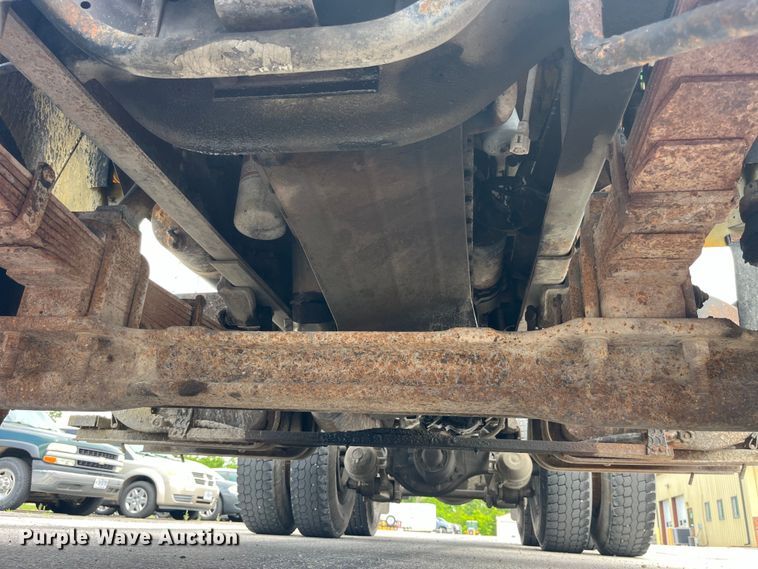 image for item EK8619 1995 Ford L9000 semi truck