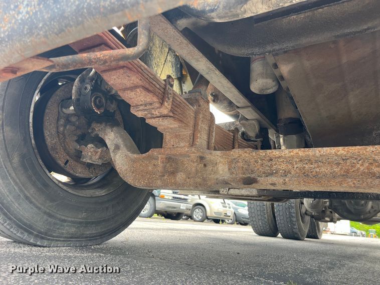 image for item EK8619 1995 Ford L9000 semi truck