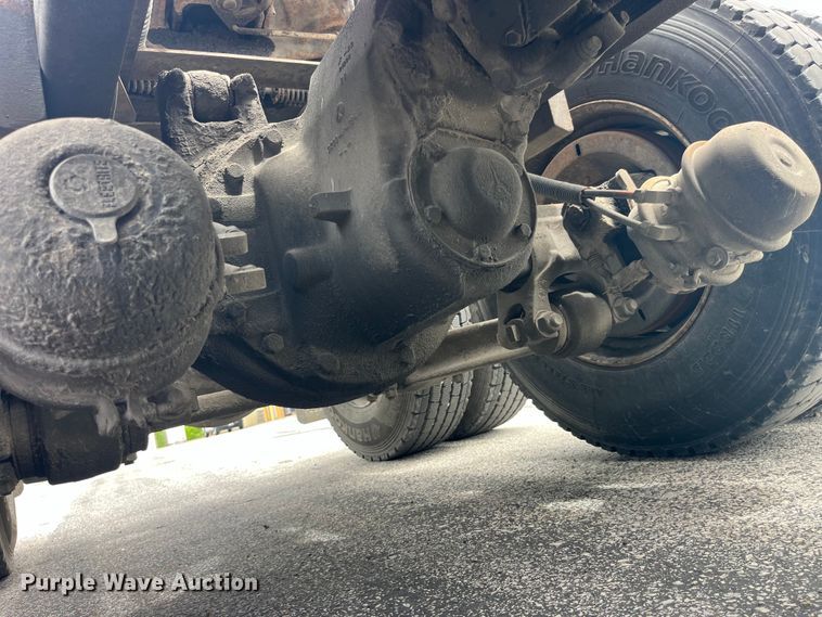 image for item EK8619 1995 Ford L9000 semi truck