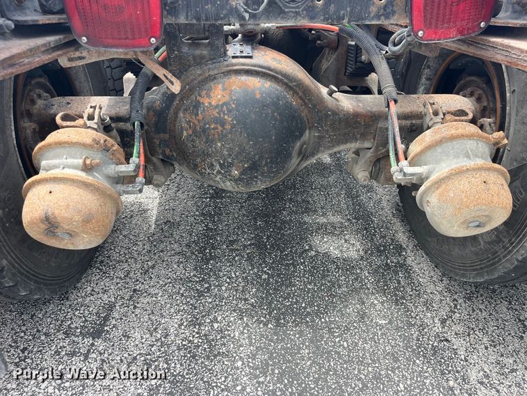 image for item EK8619 1995 Ford L9000 semi truck