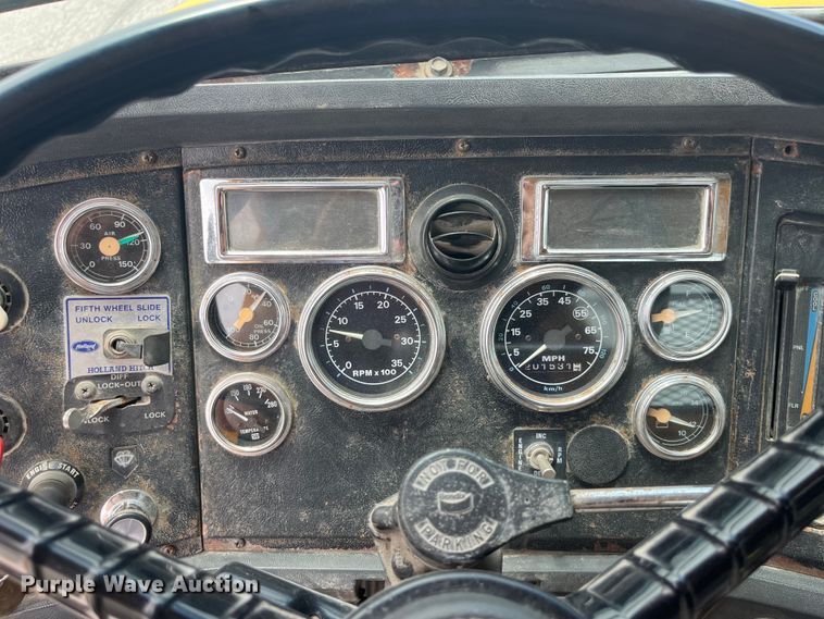 image for item EK8619 1995 Ford L9000 semi truck