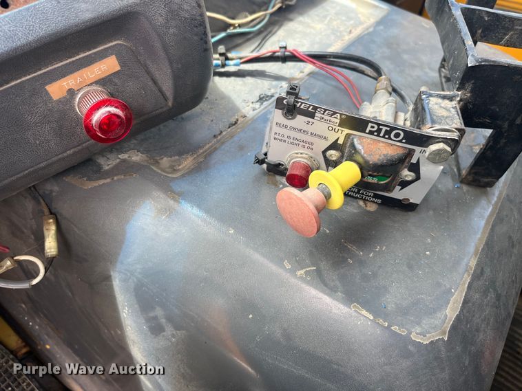 image for item EK8619 1995 Ford L9000 semi truck