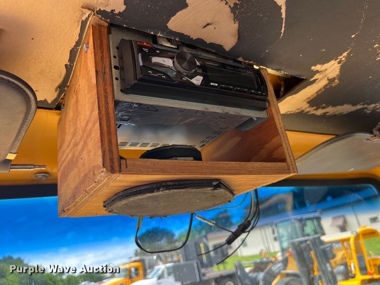 image for item EK8619 1995 Ford L9000 semi truck