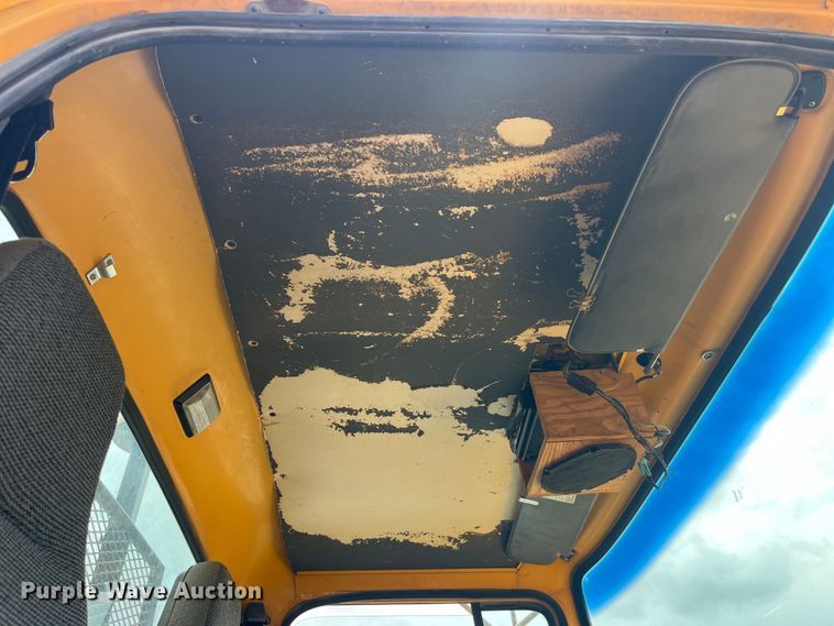 image for item EK8619 1995 Ford L9000 semi truck