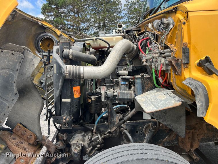 image for item EK8619 1995 Ford L9000 semi truck