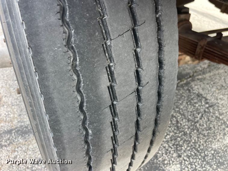 image for item EK8619 1995 Ford L9000 semi truck