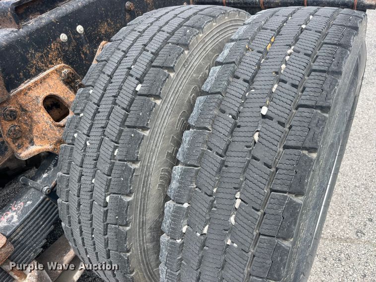 image for item EK8619 1995 Ford L9000 semi truck