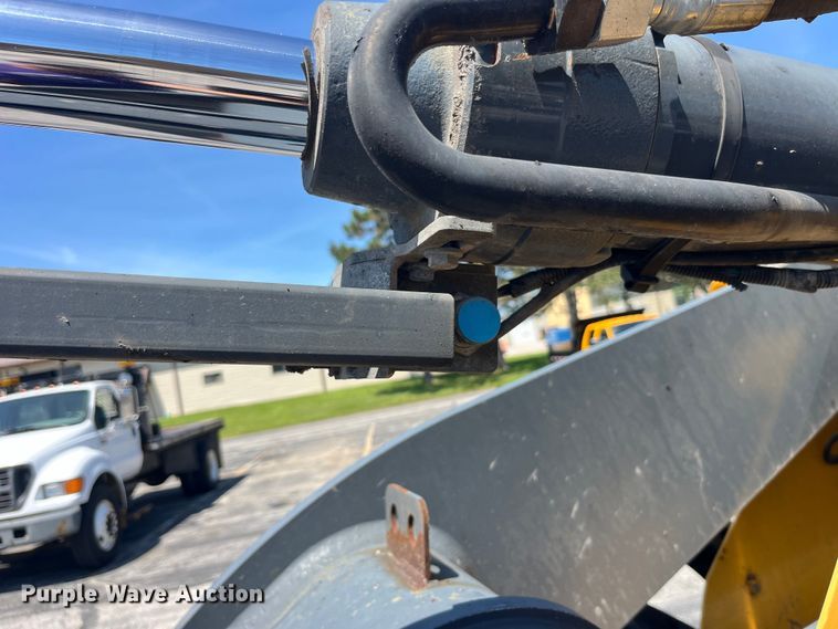 image for item EK8622 2009 John Deere  524K High Lift high lift wheel loader