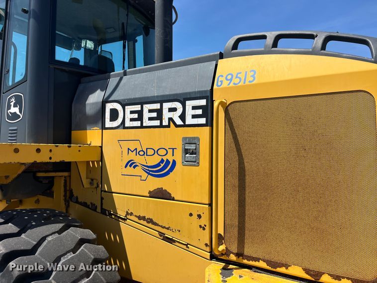 image for item EK8622 2009 John Deere  524K High Lift high lift wheel loader