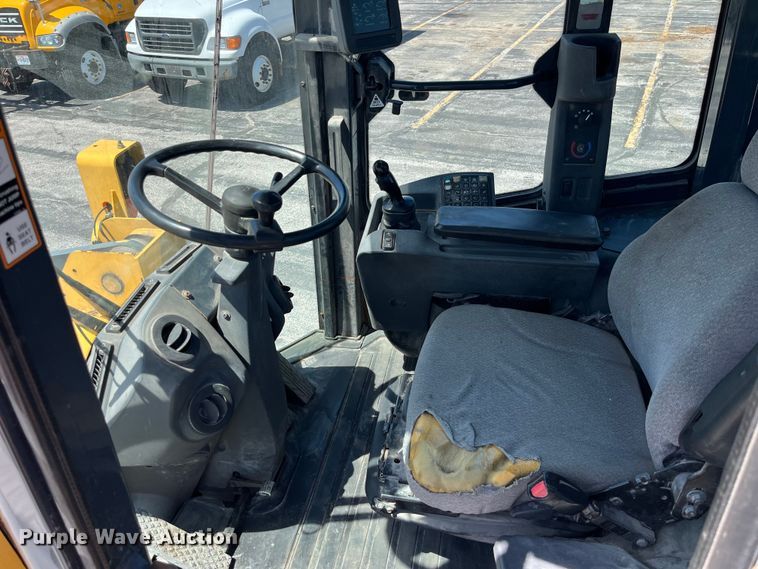 image for item EK8622 2009 John Deere  524K High Lift high lift wheel loader