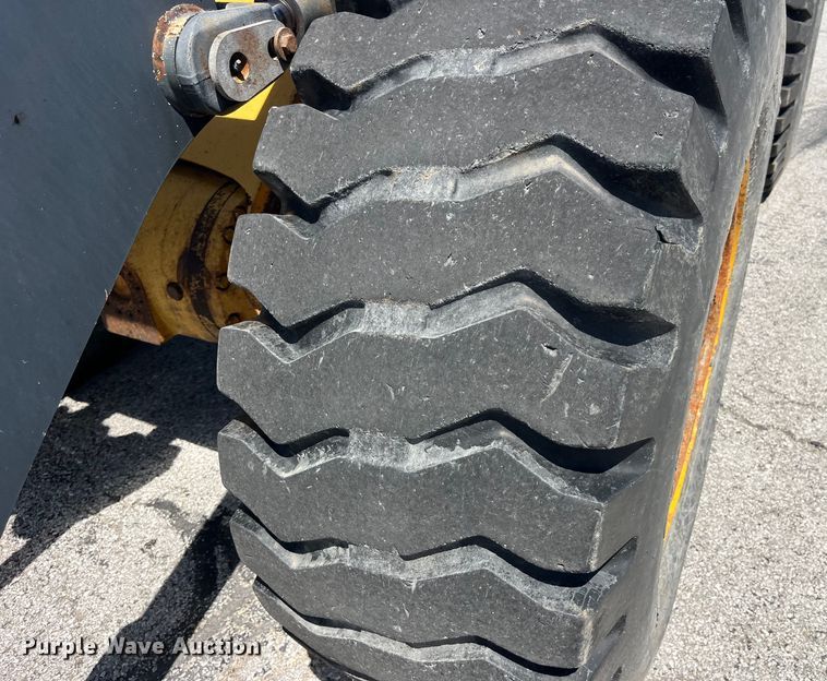 image for item EK8622 2009 John Deere  524K High Lift high lift wheel loader