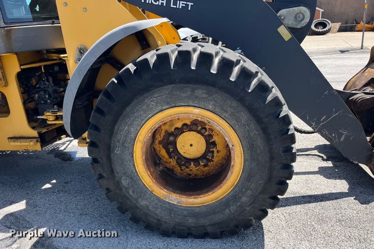 image for item EK8622 2009 John Deere  524K High Lift high lift wheel loader