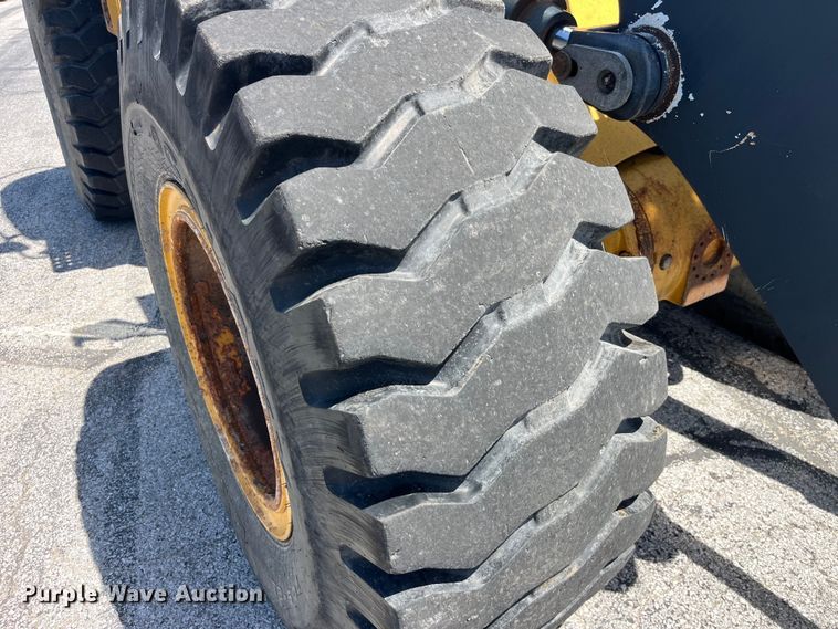image for item EK8622 2009 John Deere  524K High Lift high lift wheel loader