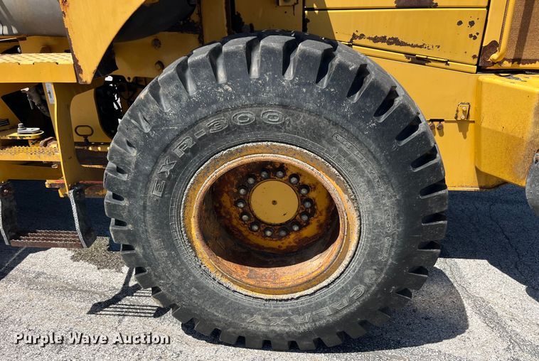 image for item EK8622 2009 John Deere  524K High Lift high lift wheel loader