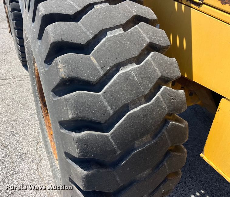 image for item EK8622 2009 John Deere  524K High Lift high lift wheel loader