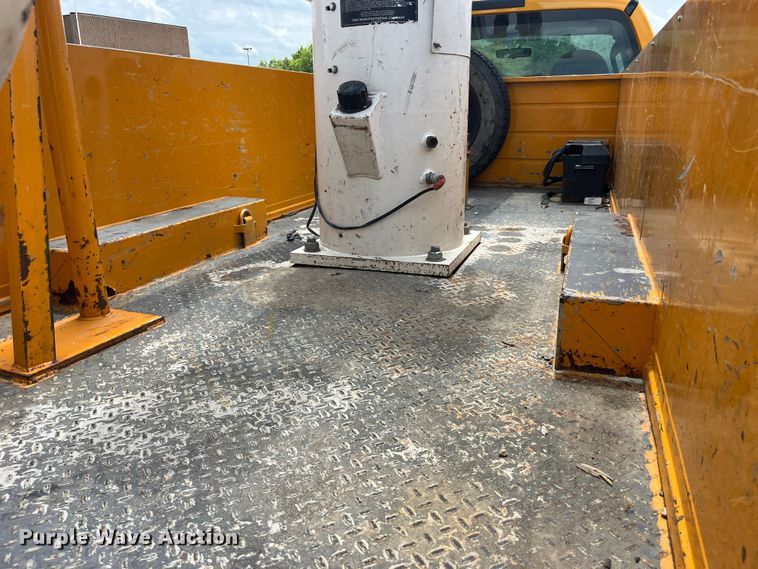 image for item EK8623 2008 Ford F550 Super Duty XL bucket truck