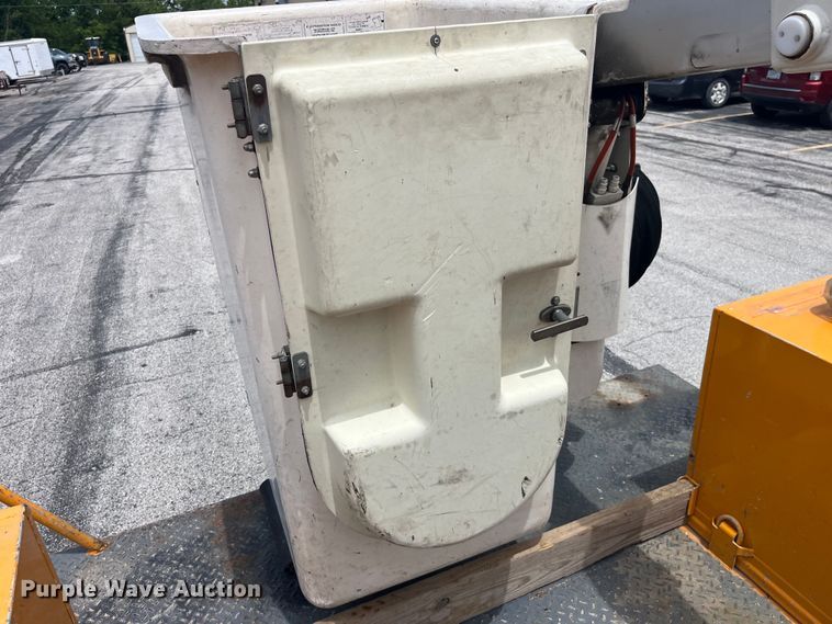 image for item EK8623 2008 Ford F550 Super Duty XL bucket truck