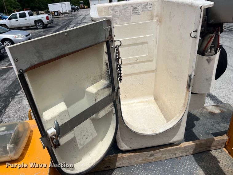 image for item EK8623 2008 Ford F550 Super Duty XL bucket truck