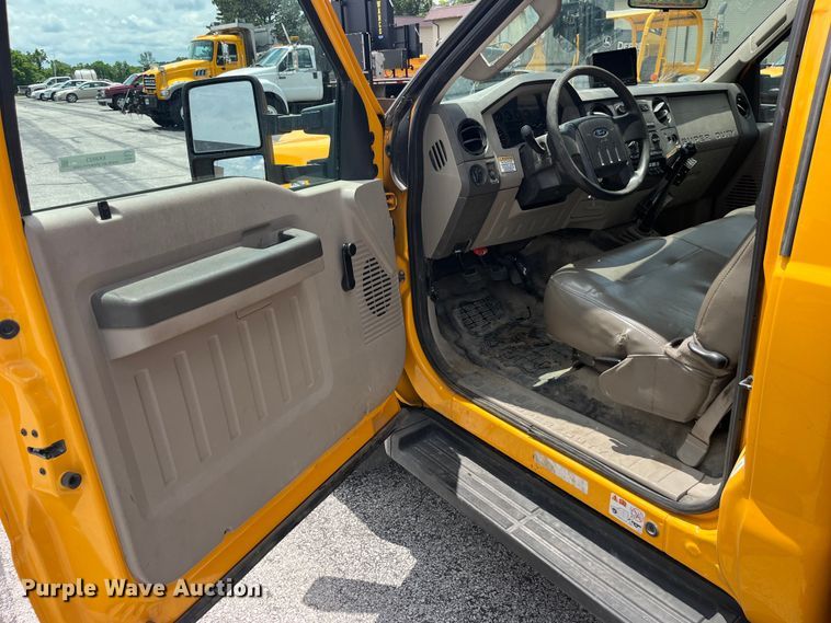 image for item EK8623 2008 Ford F550 Super Duty XL bucket truck