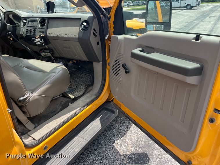 image for item EK8623 2008 Ford F550 Super Duty XL bucket truck