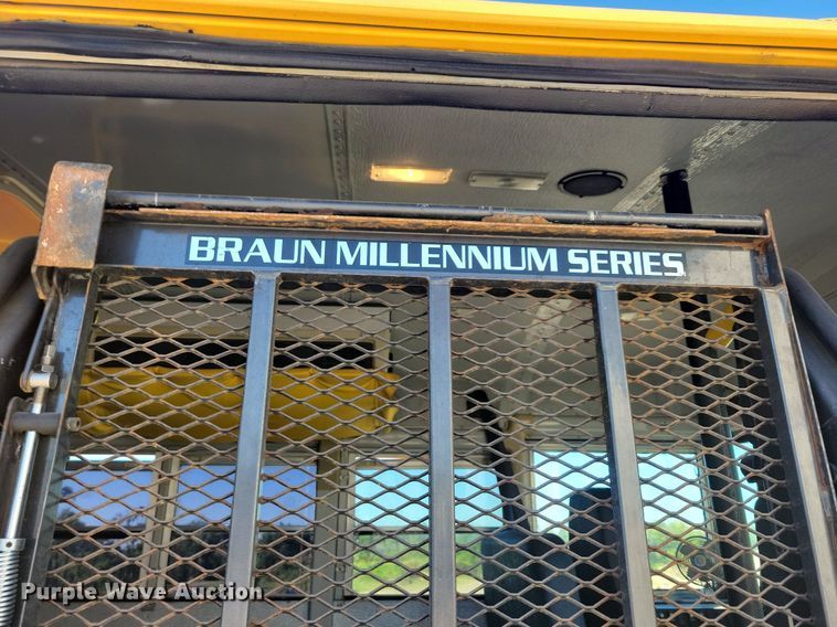 image for item KA9996 1998 Thomas Built 1010S school bus